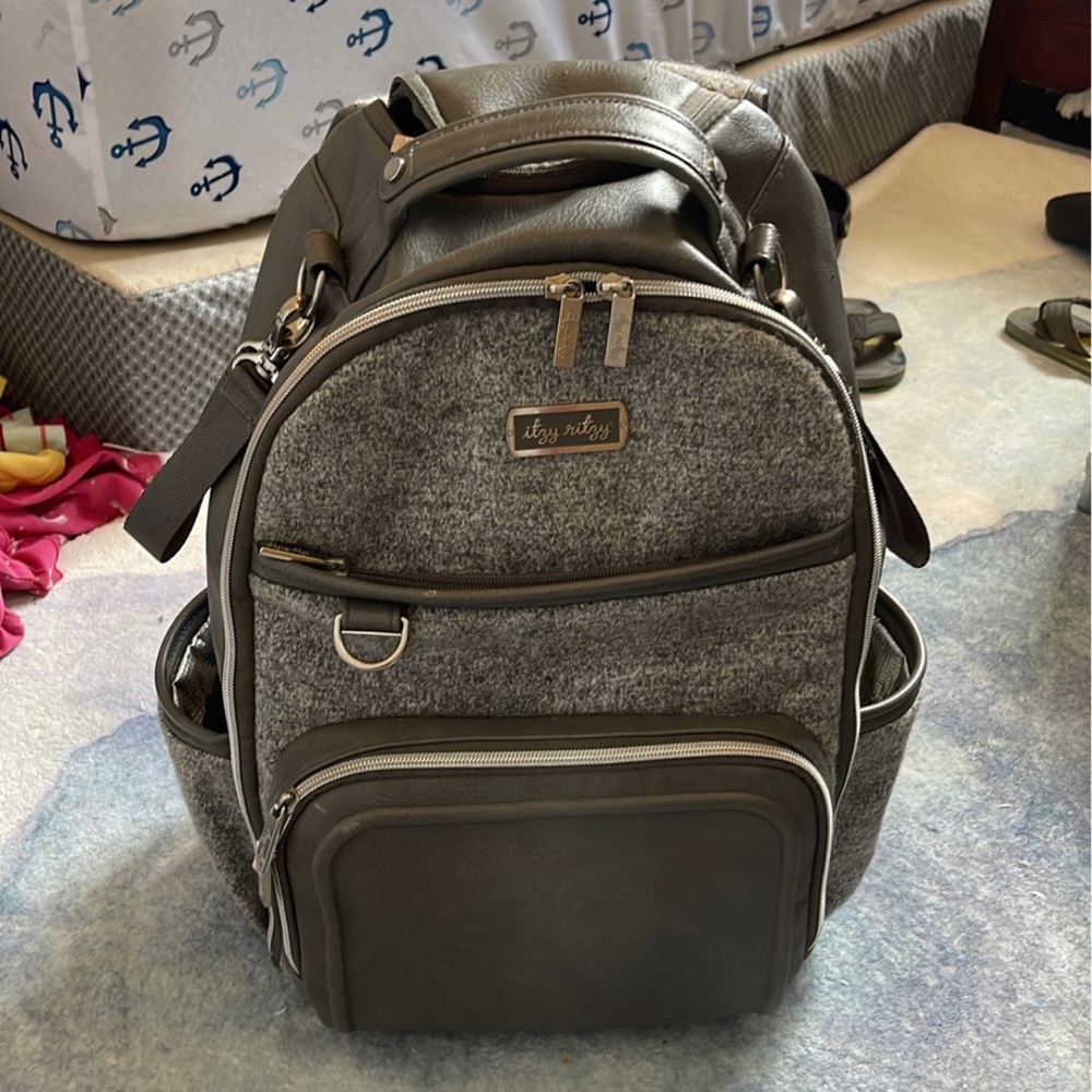 Itzy ritzy Grayson Boss Plus Diaper Bag